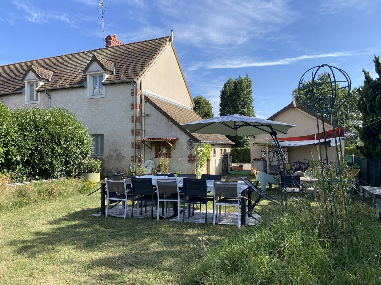 "Le Deux", ancien relais du Xixème in Mars-sur-Allier, Nièvre