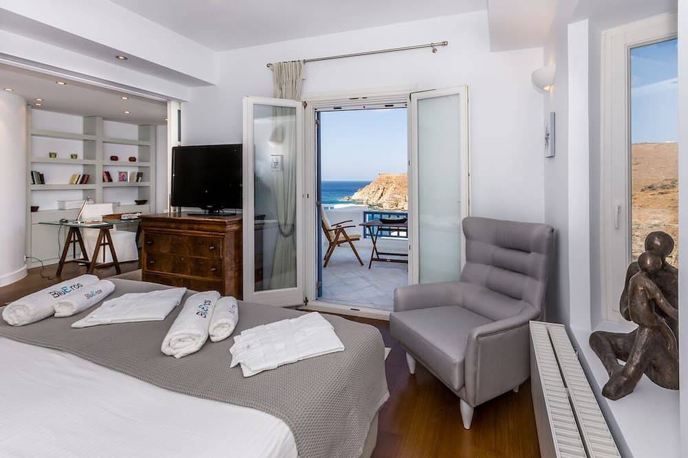 Chef included by Fantasia Villas: Villa Blueros in Poseidonia, Syros