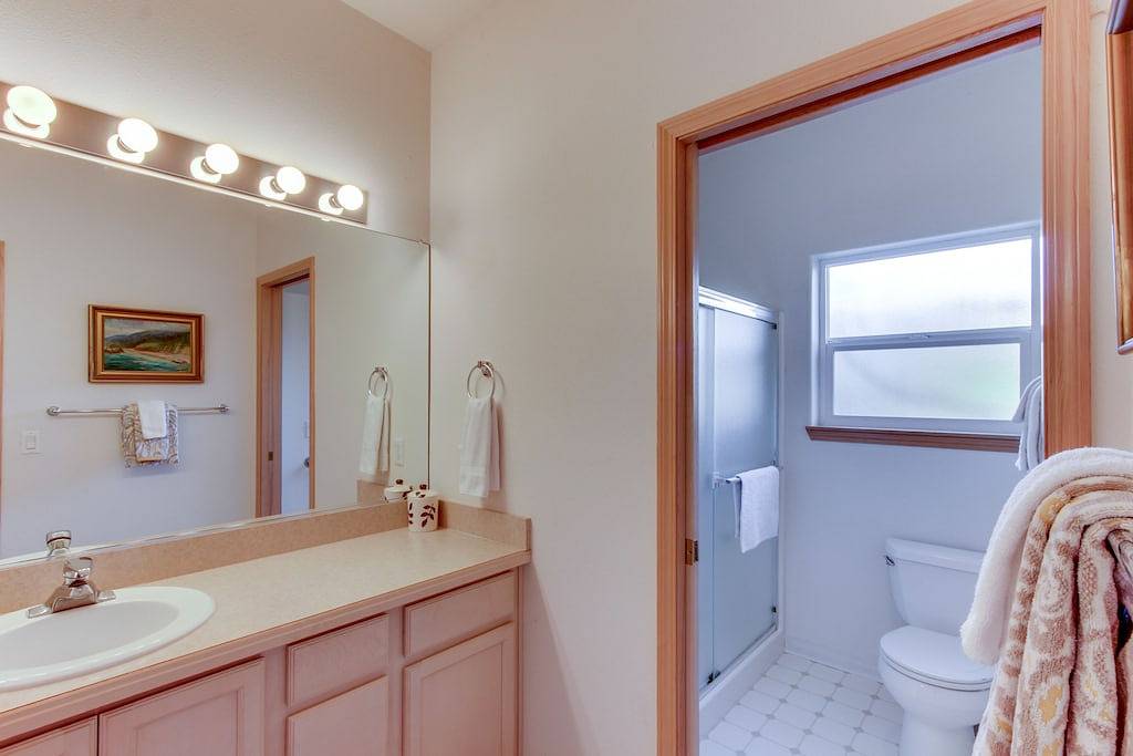 Geräumig, familienfreundliches Haus w / Unterhaltung - in der Nähe Beach & Golf! in Gearhart, Clatsop County