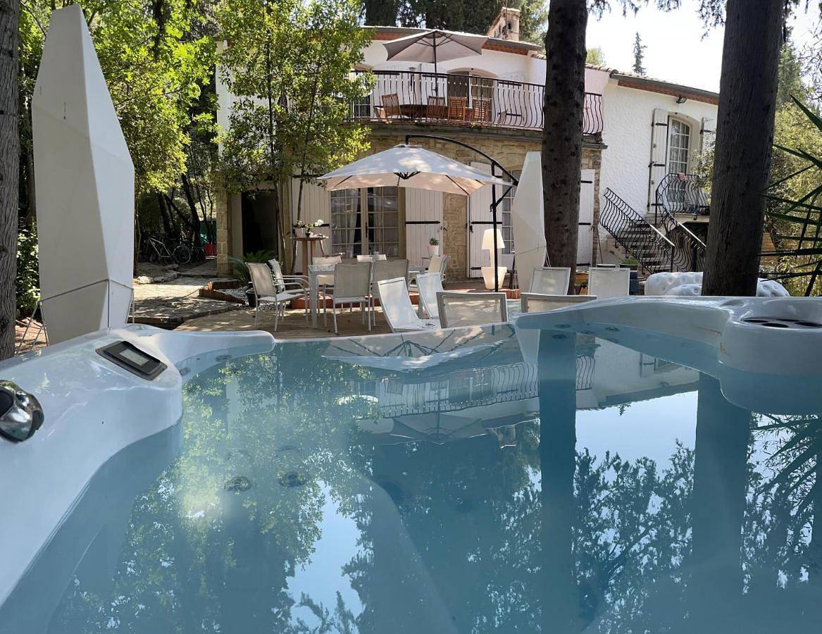 Villa 3ch 6pers climatisée avec jacuzzi jardin 3 terrasses Montpellier centre ville 12 mn des plages in Montpellier, Mittelmeerküste (Frankreich)