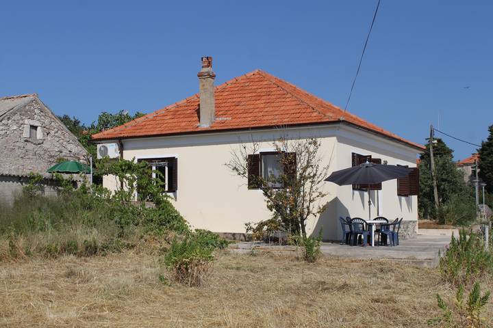 Ganze Wohnung, 1-Zimmer-Ferienwohnung mit Terrasse und Meerblick Savar, Dugi otok -b in Sali, Dugi Otok