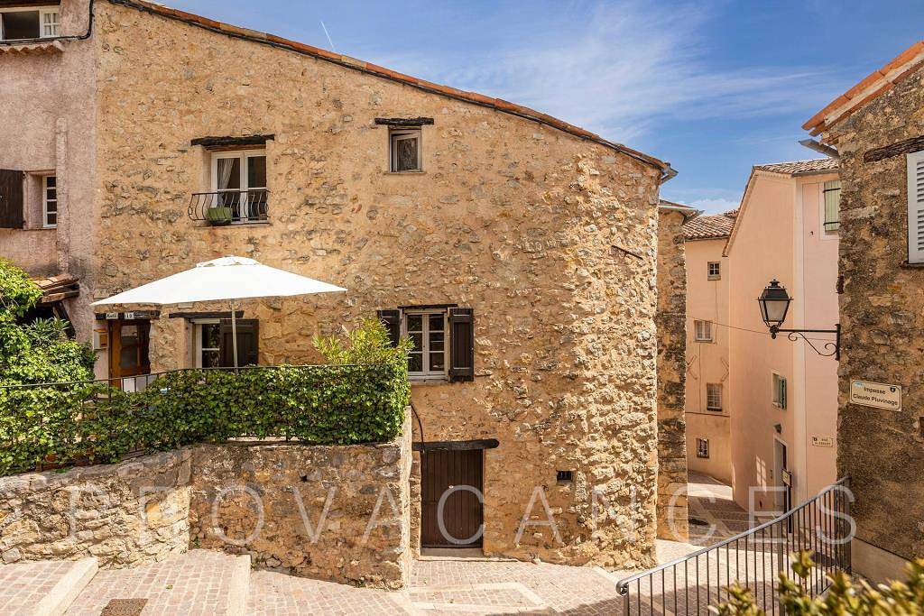 Charming townhouse in the middle of Fayence in Fayenza, Region de Draguignan