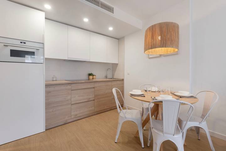 Apartamento entero, Apartamento 'Don Pedro' con piscina compartida, Wi-Fi y aire acondicionado in Playa El Bajondillo, Torremolinos