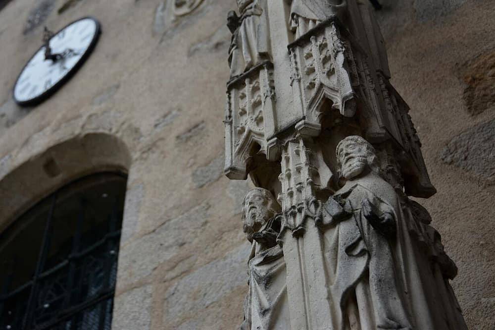 Tente lodge au cœur d'un village historique. in Châteauponsac, Région de Bellac
