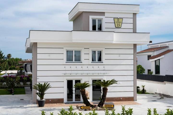 Appartamento per 2 persone, con Balcone e Idromassaggio nonché Giardino e Piscina a Giugliano in Campania