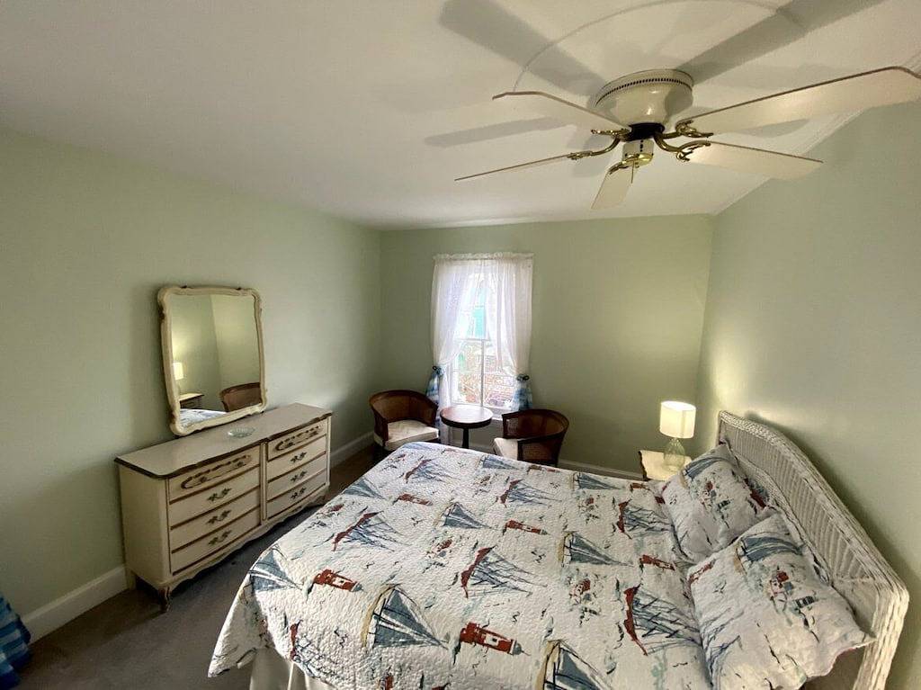 Ganze Wohnung, Ocean Views, seconds to the beach, and a 5 minute walk to downtown shopping! in Cape May, Cape May County