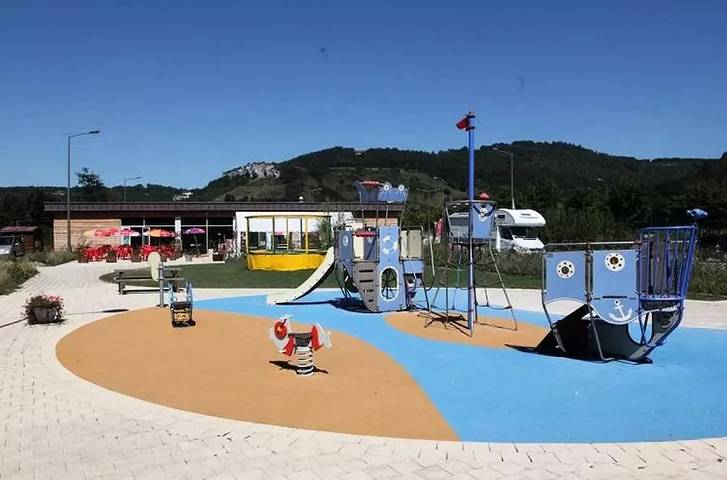 Mobil home pour 4 personnes, avec terrasse et piscine, animaux acceptés à Ornans - 4