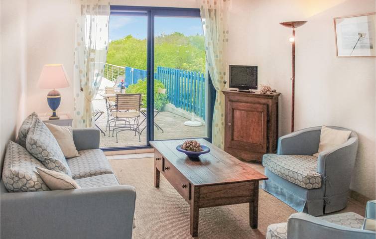 Location de vacances pour 4 personnes, avec terrasse et piscine à Séné - 2