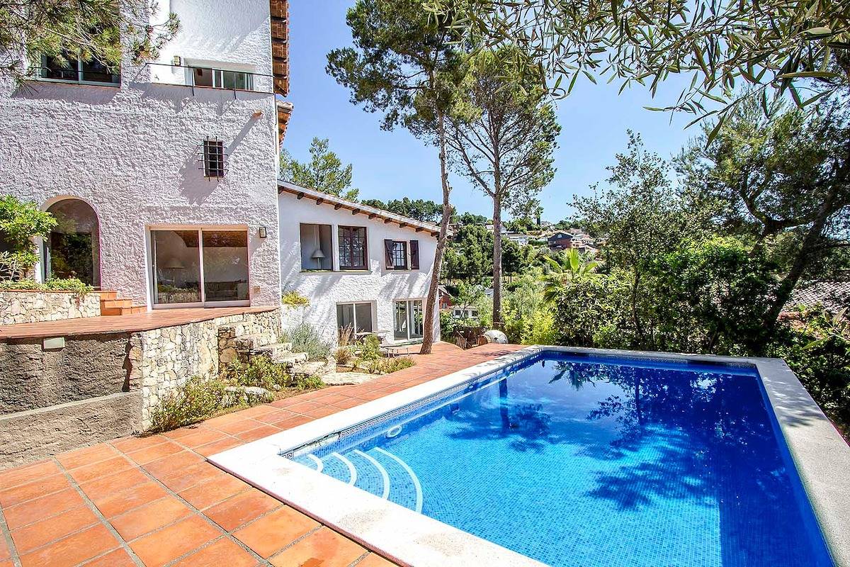 Majestic Villa and Views - 30km to Barcelona in Pallejà, Barcelona Binnenland