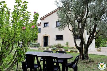 Gîte pour 6 personnes, avec terrasse ainsi que piscine et jardin à Saint-Paul-Trois-Châteaux