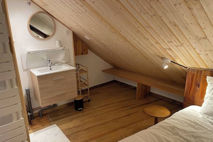 Ganze Wohnung, Fully renovated apartment in the attic of an 18th-century farmhouse in Vallouise, Nationalpark Écrins