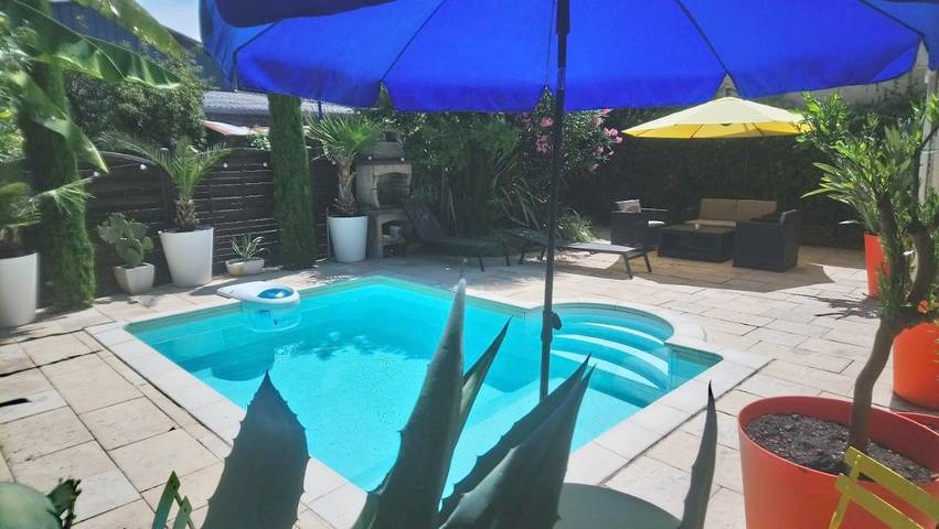 Location de vacances pour 2 personnes, avec jardin et piscine ainsi que vue et terrasse à Lalinde - 4