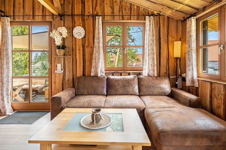 Charming Tiny House with Private Terrace, Garden & Wi-Fi