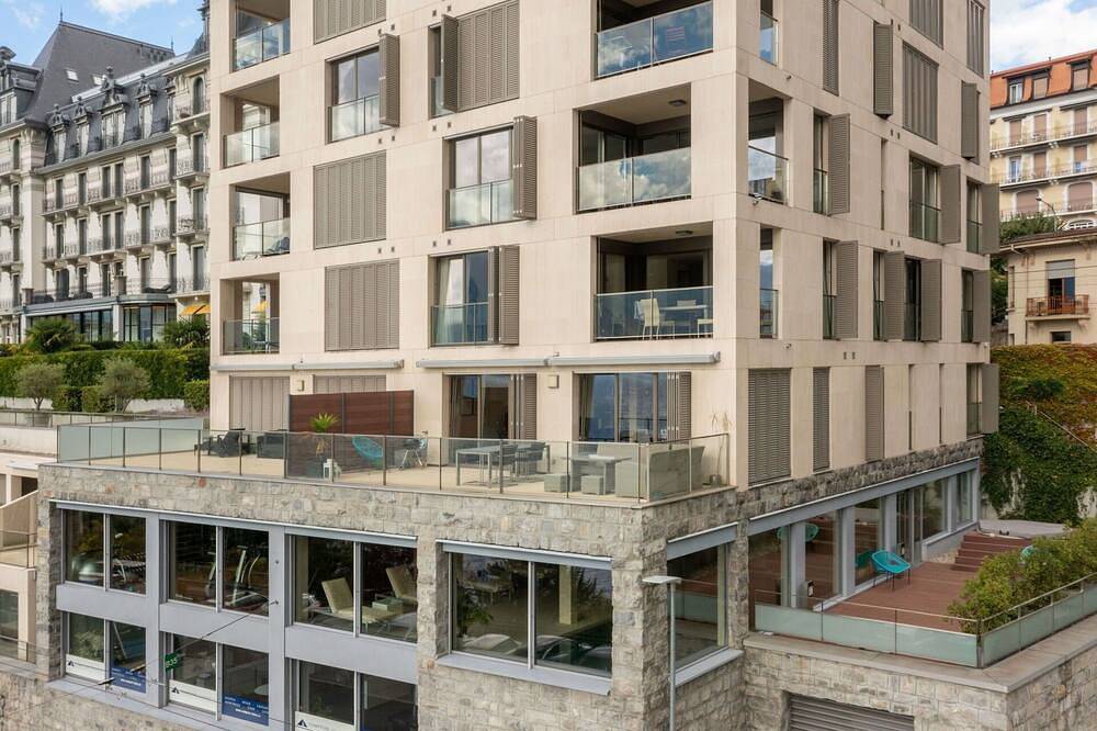 Ganze Wohnung, Herrliche Wohnung mit Pool,  W-Lan, Klimaanlage, Tv, Terrasse, Panoramablick und Parkplatz in Montreux, Genfer See