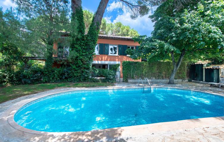 Location de vacances pour 6 personnes, avec terrasse ainsi que jardin et piscine, animaux acceptés à Pertuis - 2