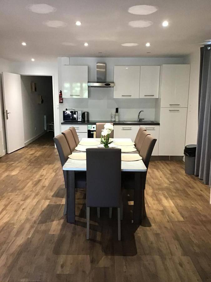 Appartement entier, Magnifique T4 avec terrasse à Saint-Nectaire - 8 pers in Saint-Nectaire, Parc naturel régional des Volcans d'Auvergne