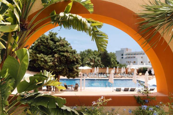 Apartamento para 3 personas, con Balcón y Terraza además de Piscina para niños y Piscina en Es Canar
