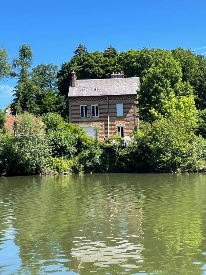 Gîte pour 2 personnes, avec terrasse et vue dans Floing
