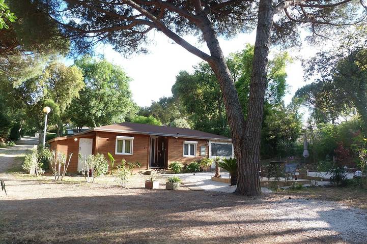Chalet pour 6 personnes, avec terrasse et jardin à Gassin
