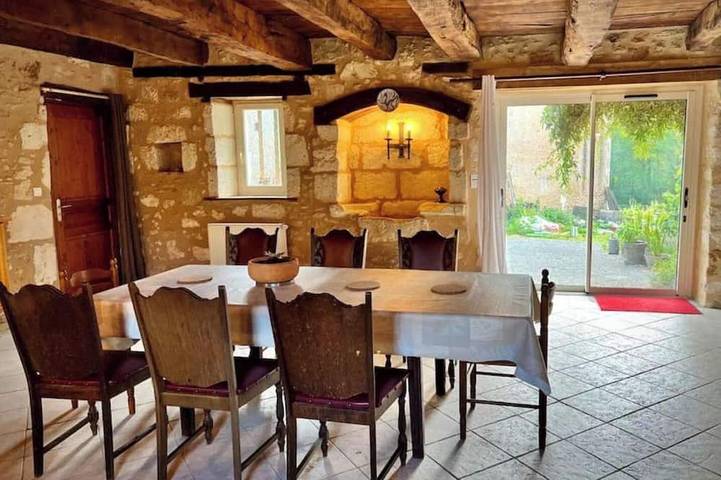Gîte pour 8 personnes, avec jacuzzi et jardin à Saint-Pierre-de-Côle