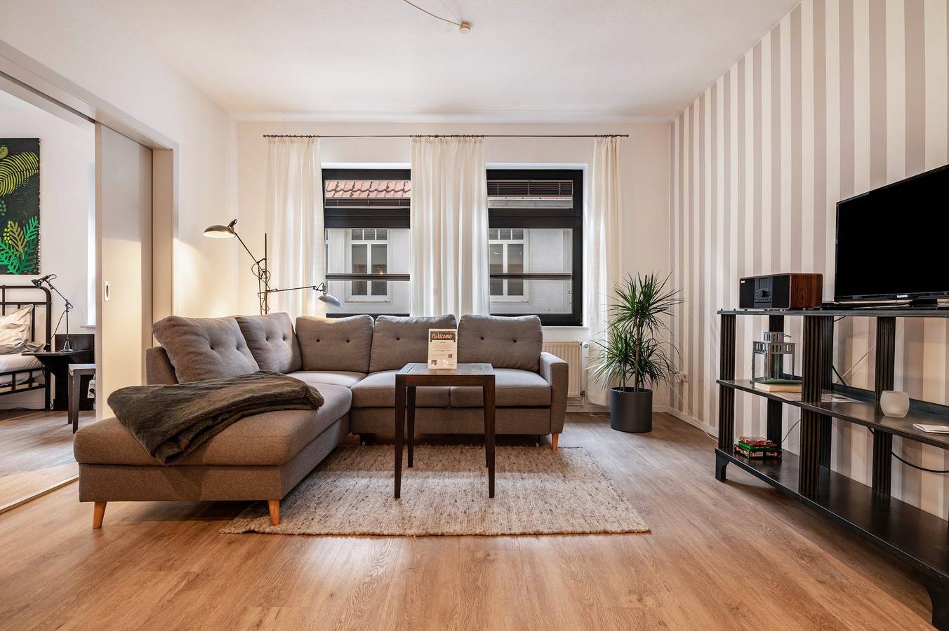 Ganze Wohnung, Ferienwohnung 2 Klün's" mit privater Terrasse, Balkon und Wi-Fi in Jever, Nordseeküste