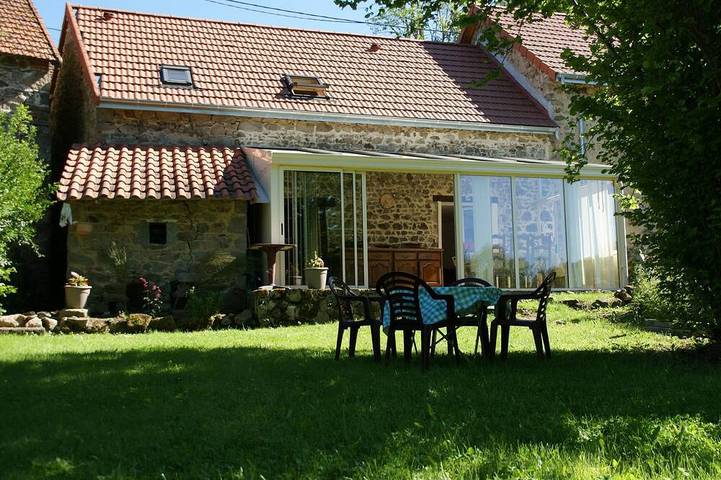 Gîte pour 7 personnes, avec balcon et jardin à Les Ancizes-Comps