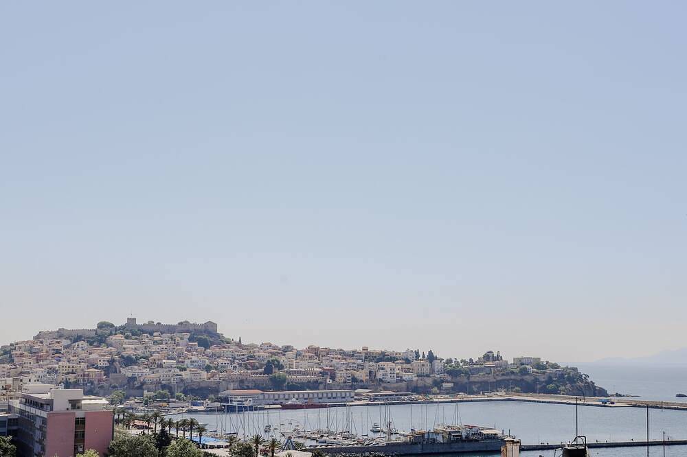 9th floor deluxe apartment with panoramic view of Kavala and jacuzzi. in Kavala, Regio Kavala