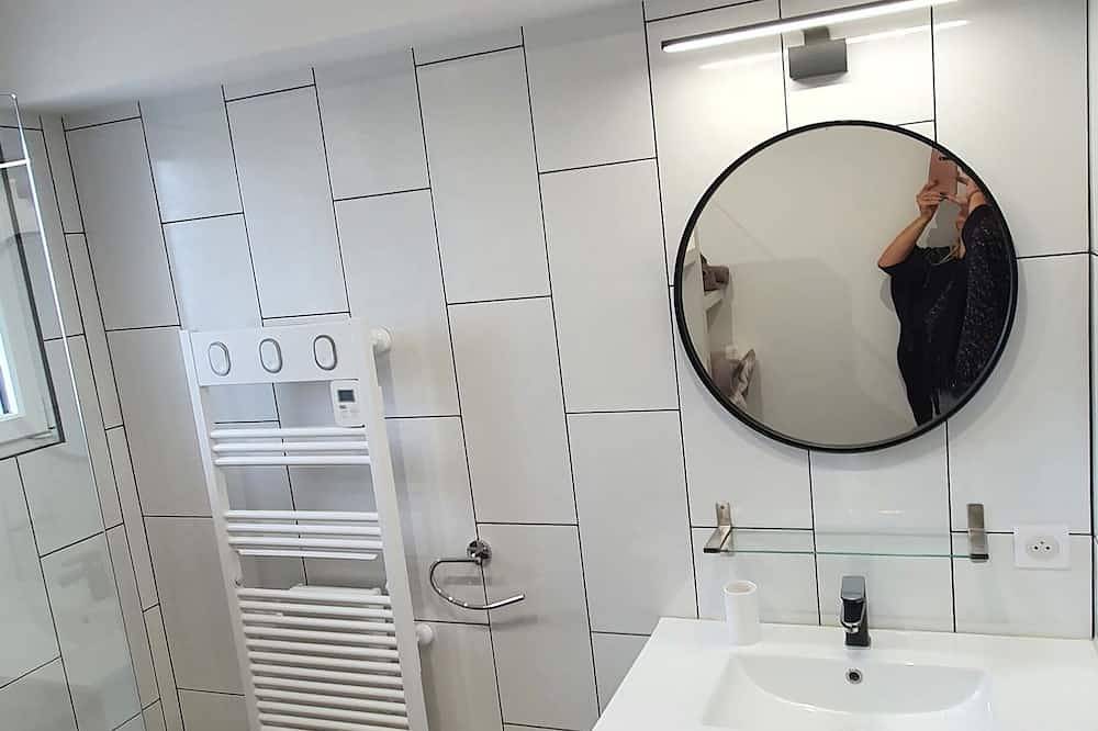 Gîte En Drôme Provencale, Rochegude 26790 avec Piscine Chauffée et Jacuzzi in Rochegude, Région de nyons