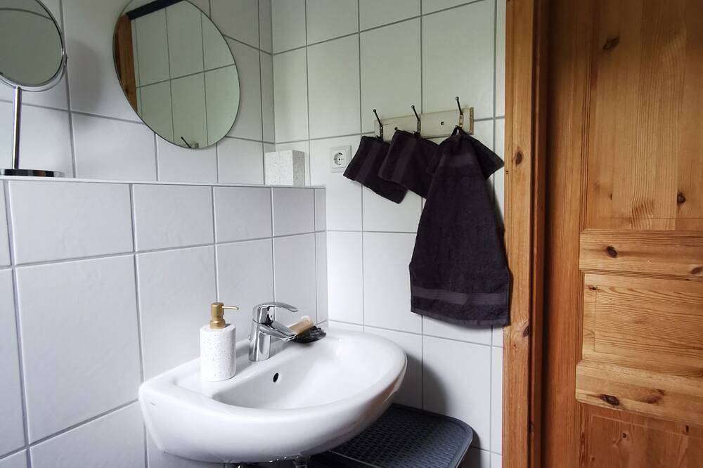 Ganze Wohnung, Gemütliche & heimelige Ferienwohnung - Lichthof in Angeln! - nur 600 m zum Meer in Geltinger Birk, Nieby