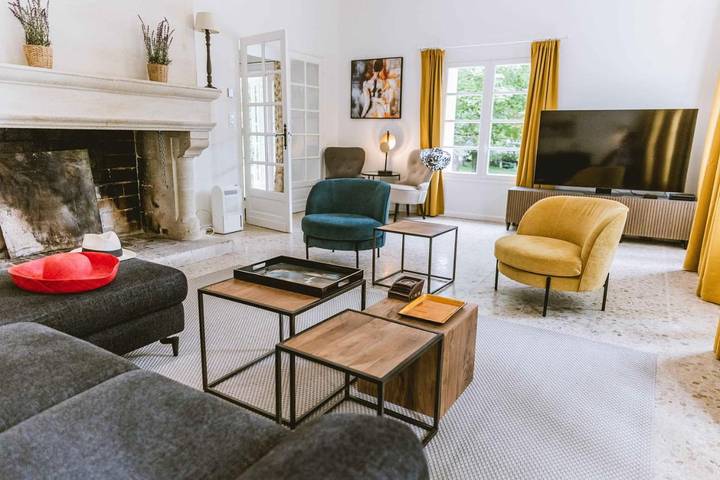 Location de vacances pour 10 personnes, avec vue ainsi que jardin et piscine à Lembras - 3