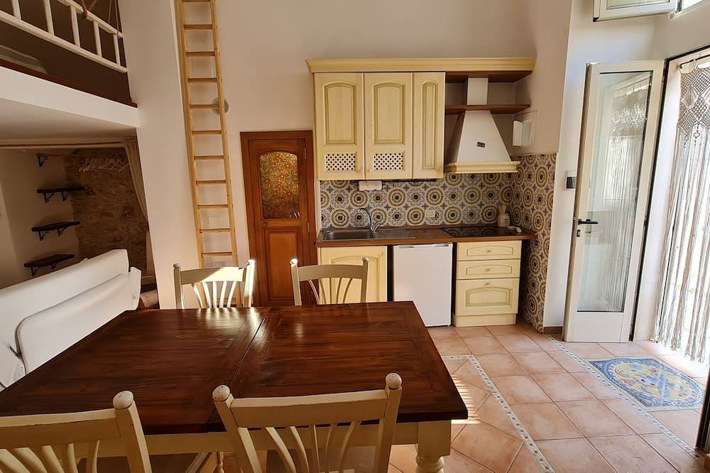 Apartamento entero, Mattinata, ancient renovated first floor in the historic center in Mattinata, Gargano