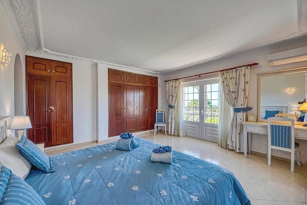 Casa Marinha 1 - Neben dem Marinha Strand mit Schwimmbad! in Lagoa, Faro Distrikt