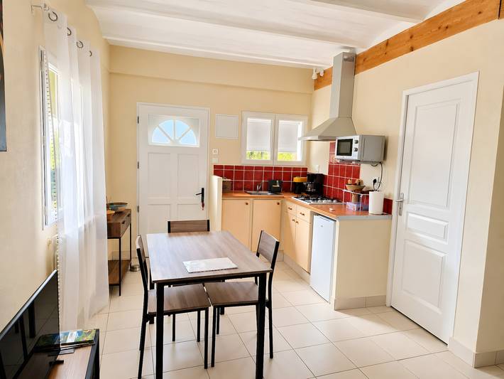 Entire studio, Holiday home 'Mas Teranga dans les Cévennes' with shared pool, terrace and Wi-Fi in Saint-Privat-des-Vieux, Cévennes