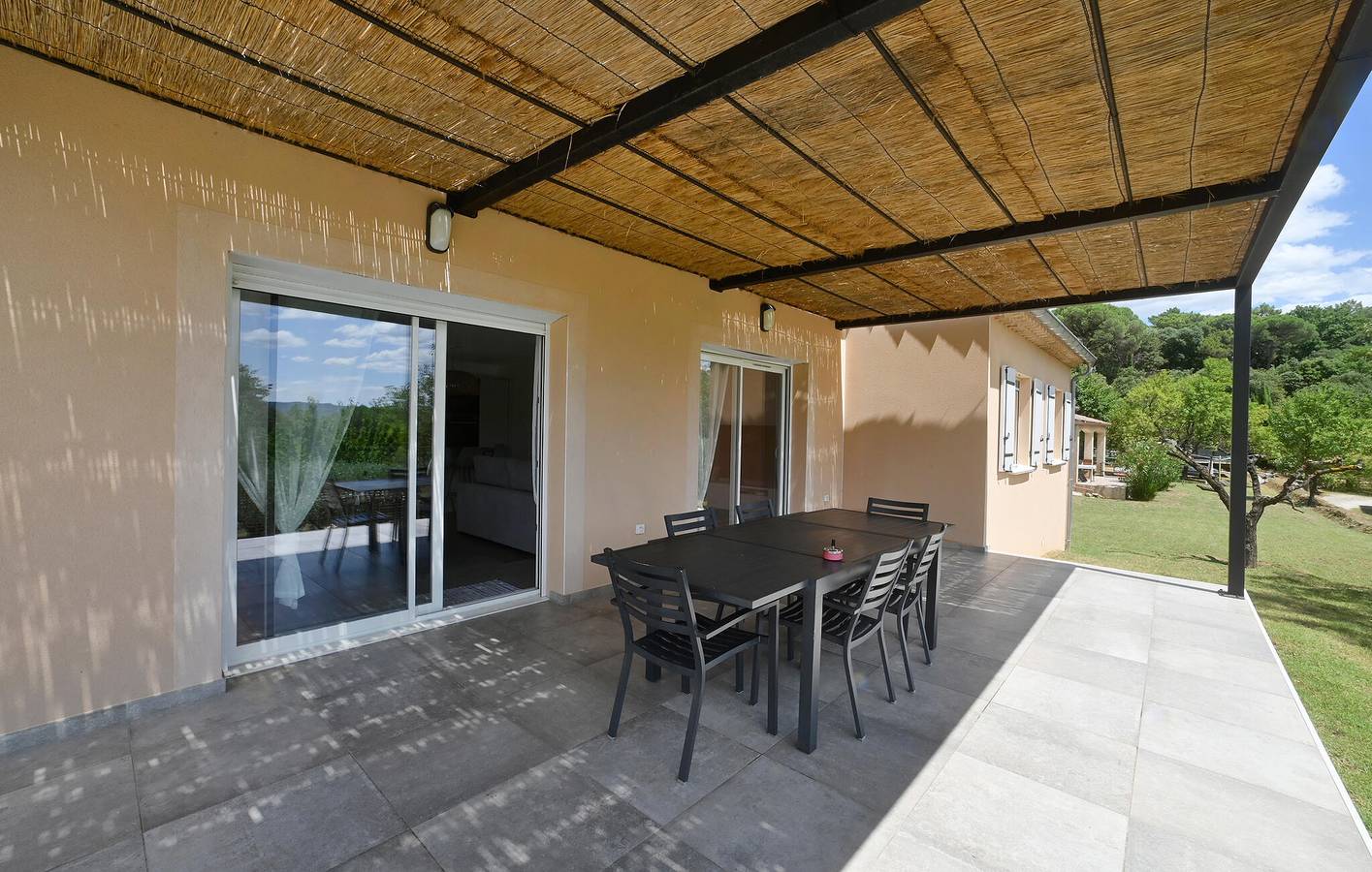 Saint-Laurent Apt avec AC, Piscine, Jardin et Parking 1.5km du centre ville in Saint-Michel-d'Euzet, Région de Nîmes