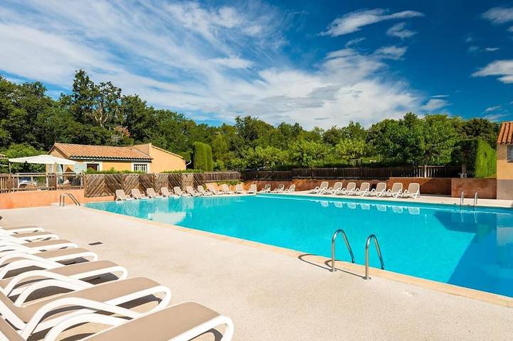 Ferienhaus für 4 Personen, mit Garten und Pool