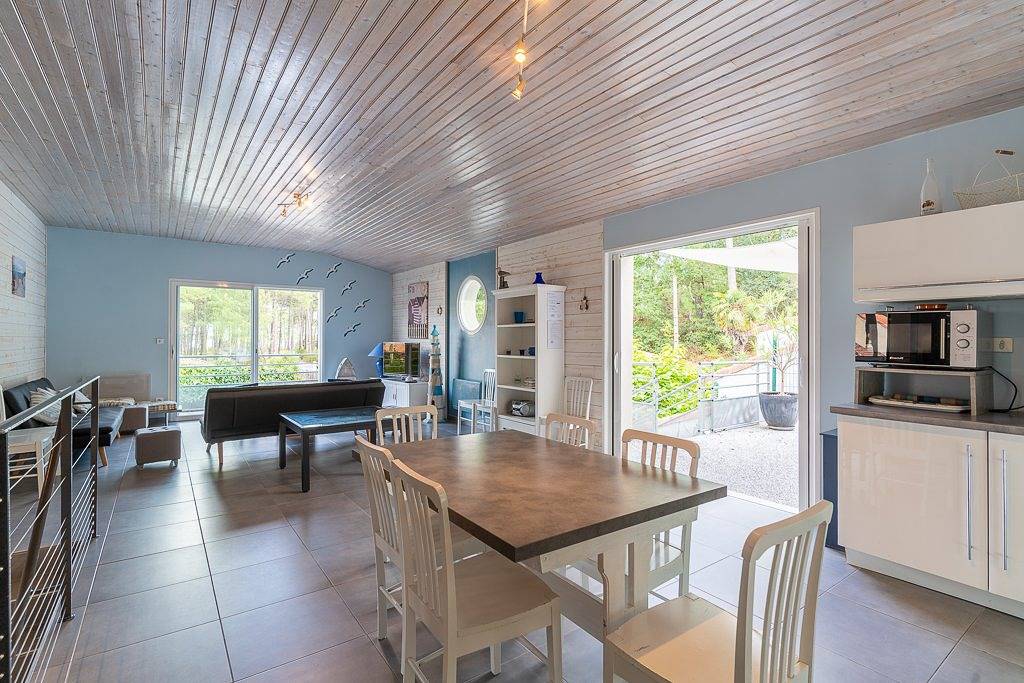 Appartement de vacances entier, Magnifique villa pour 14 personnes avec vue sur le lac de Biscarrosse in Biscarrosse, Côte d’Argent