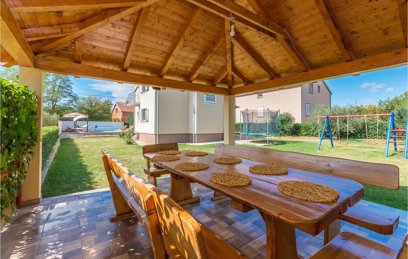 Ferienhaus für 8 Personen mit Terrasse in Pristeg, Grad Benkovac