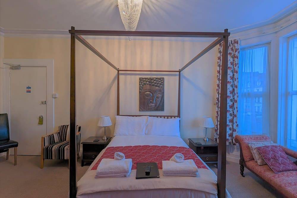 Entire 9 Bedroom Hotel, 9 en-suite Bathrooms, Steps from Llandudno Beach 🏖️🌅 in Llandudno, Conwy en omgeving