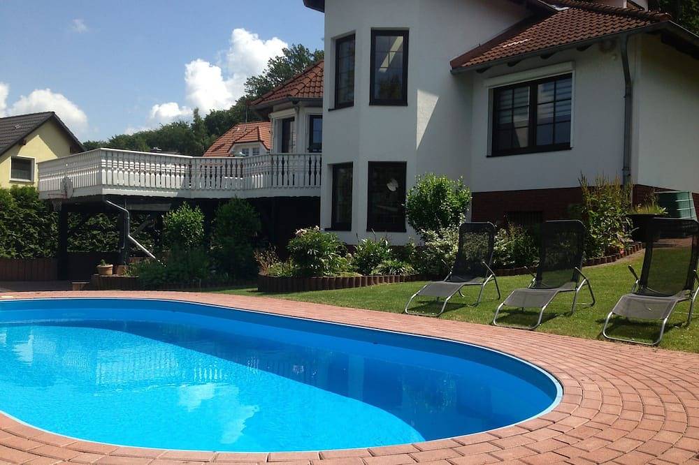 Ferienhaus für 8 Gäste mit Pool, Kamin, Spielplatz, großer Garten in Ballenstedt, Harzvorland