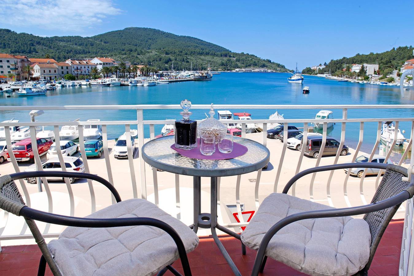 Geheel appartement, Sunshine Apartment Doda - Three Bedroom Apartment with Balcony and Sea View in Vela Luka, Korcula