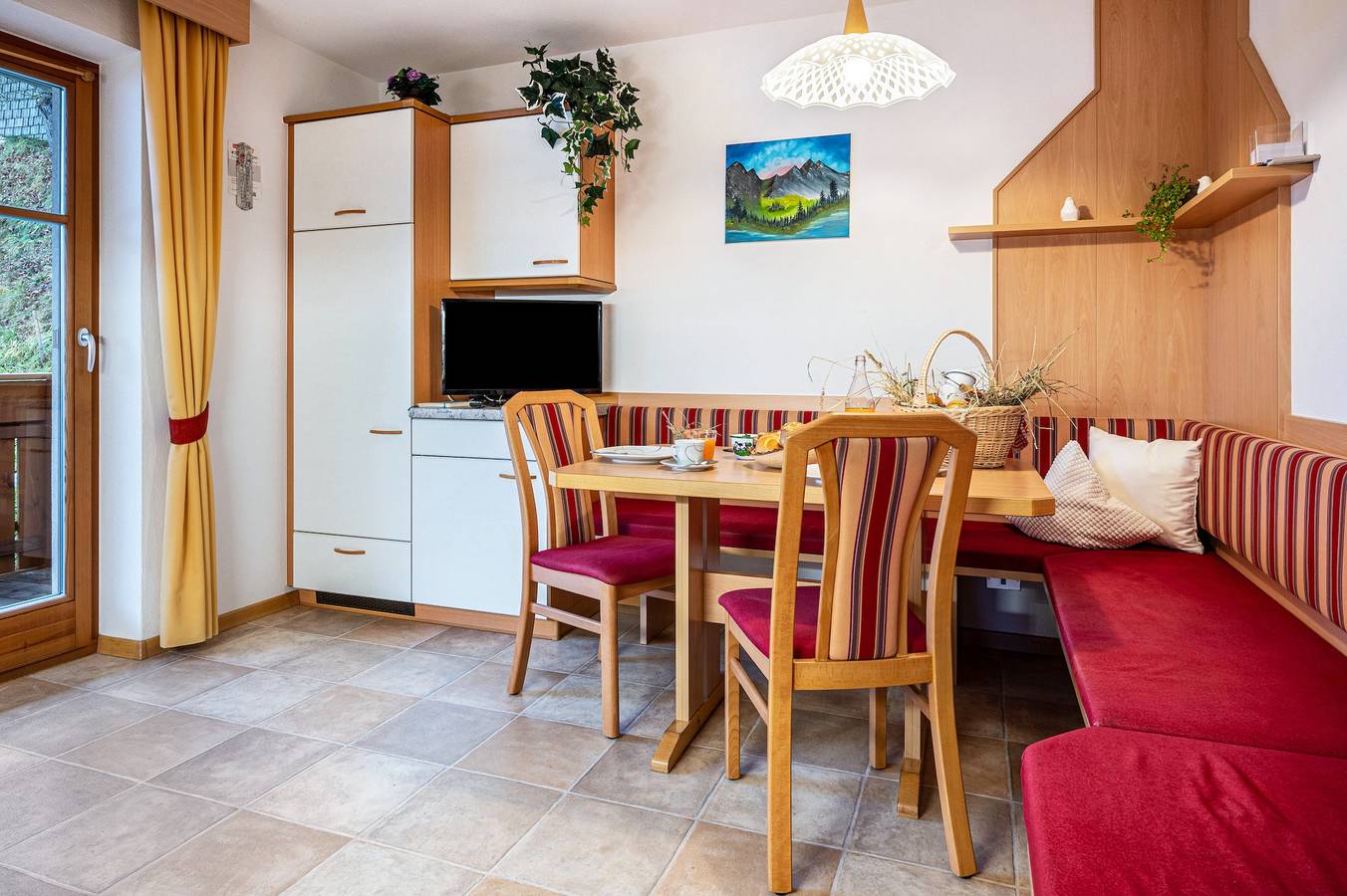 Appartamento intero, Appartamento di vacanza "Niederkoflhof Klausberg" con vista sulle montagne, balcone e Wi-Fi in San Giacomo, Valle Aurina