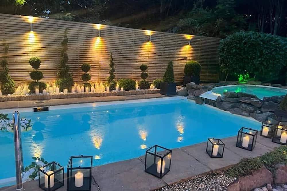 The Pool House\nluxury Self Contained 2 Bed Annex and office with pool in Westoning, Zentral Bedfordshire