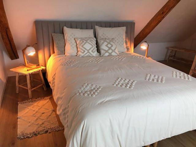 Double Room with Pool View in Blérancourt, Aisne