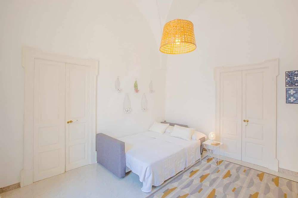 Appartamento intero, Typical house - near city center - private garden - 8 km to the beach in San Vito dei Normanni, Salento