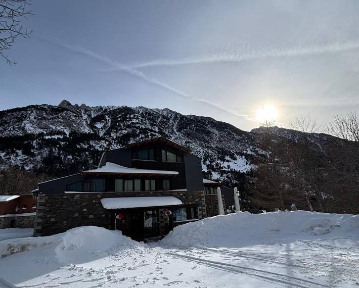 Apartamento para 3 personas, con Terraza además de Jardín y Vistas en Benasque