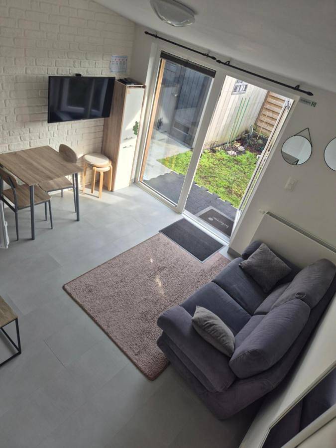 Gîte pour 3 personnes, avec terrasse et jardin à Oostkamp