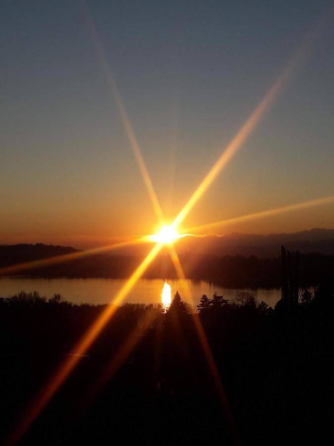 Appartamento per 4 persone, con Balcone e Idromassaggio nonché Terrazza e Vista lago a Gavirate