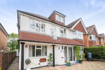 Holiday Rental for 8 People in Surrey Hills, South East England, Photo 4