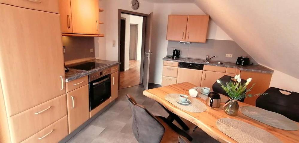 Ferienwohnung für 4 Personen, mit Balkon und Terrasse sowie Ausblick in Leezdorf