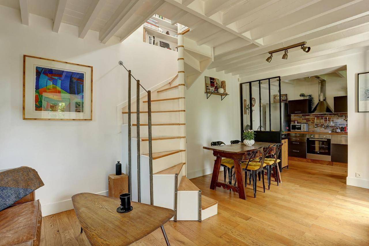 Two-Bedroom House in Noisy-le-Roi, Yvelines